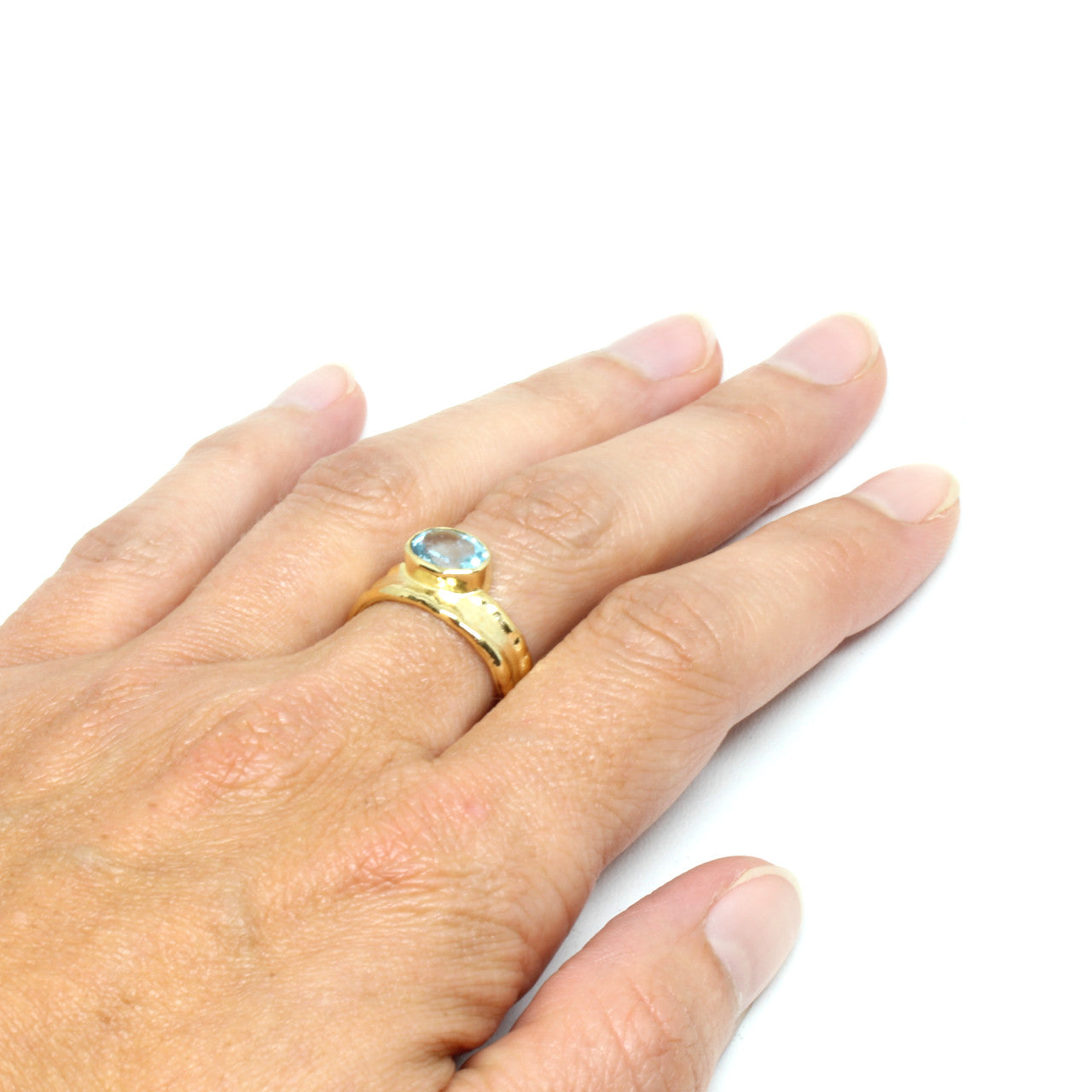 Ring in 333 Gelbgold mit Blautopas